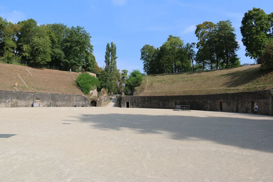 Römisches Amphitheater Trier mit Arena