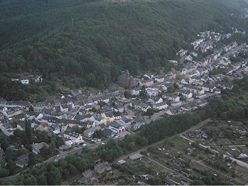 Luftaufnahme des Trierer Stadtteils Biewer an der Mosel