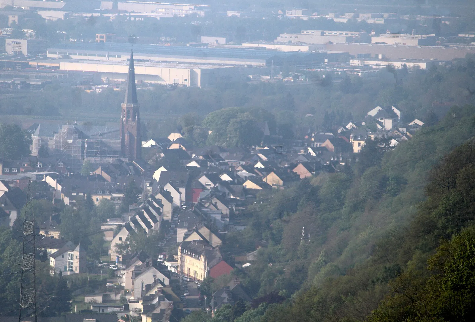 Blick vom Markusberg zur Kirche St. Helena im Trierer Stadtteil Euren