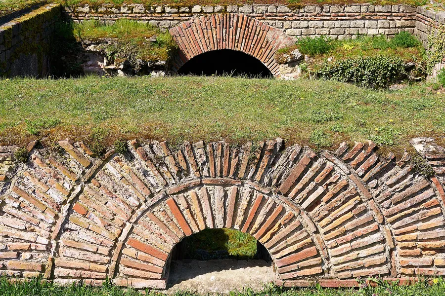 Doppelbogen der Kaiserthermen in Trier
