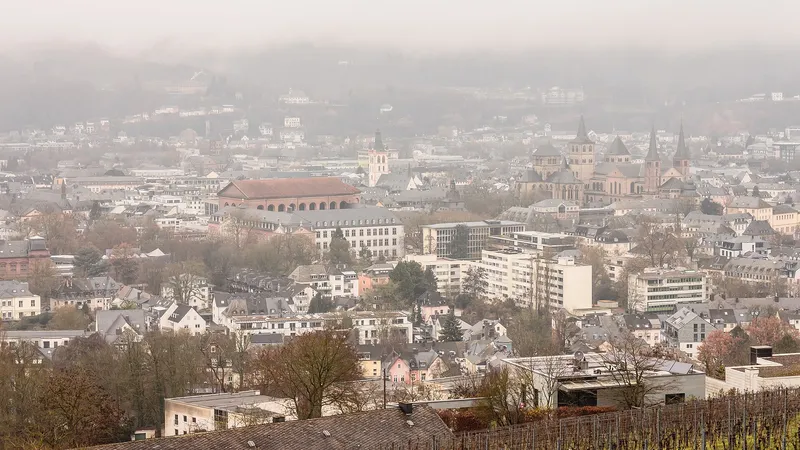 Panoramablick vom Petrisberg über die Stadt Trier