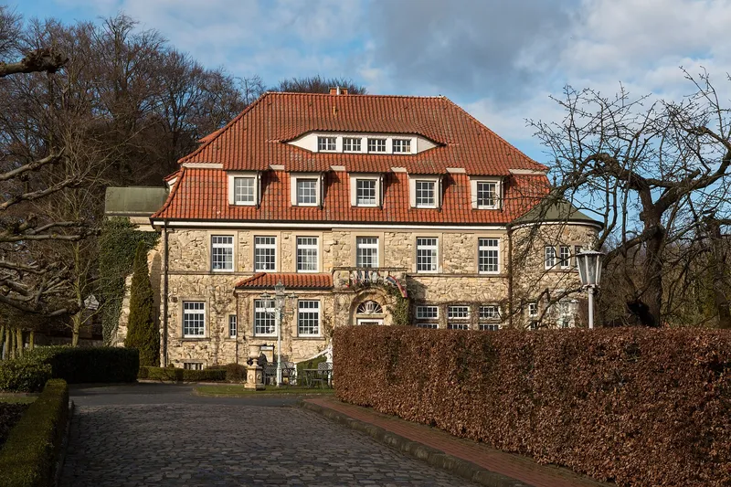 Fassade eines historischen europäischen Hotelgebäudes