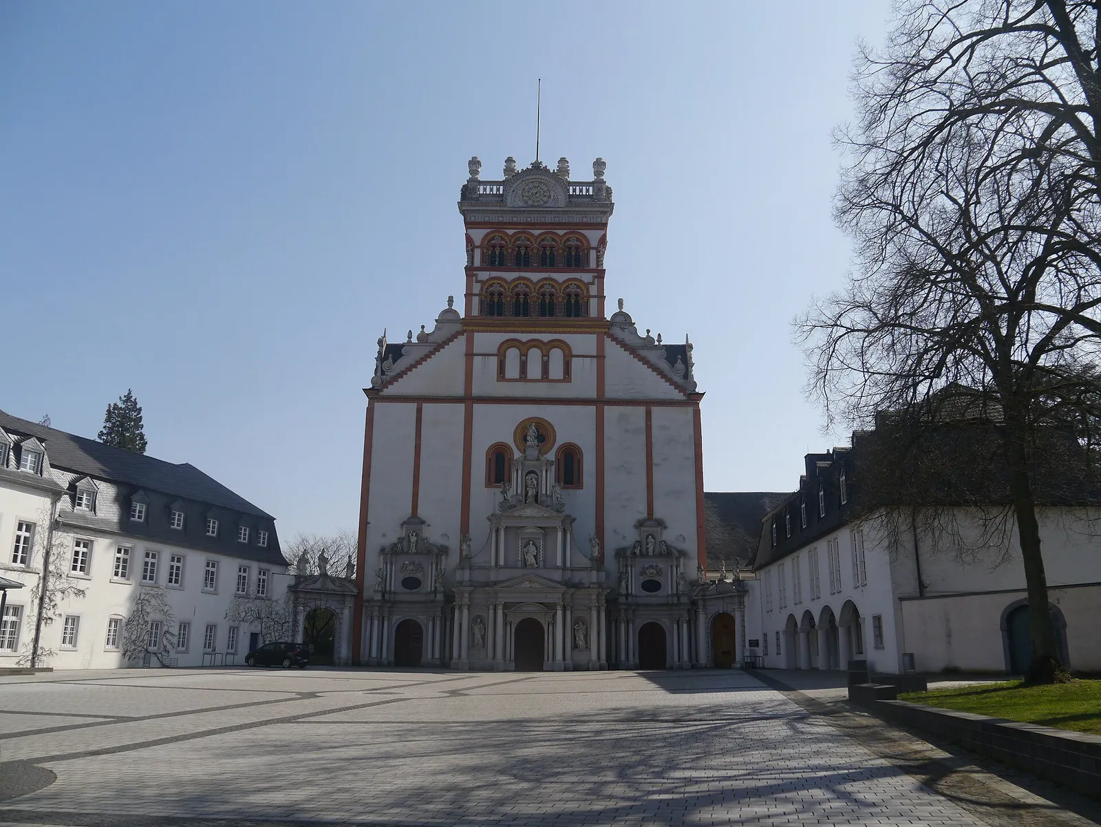 Fassade der Basilika St. Matthias in Trier